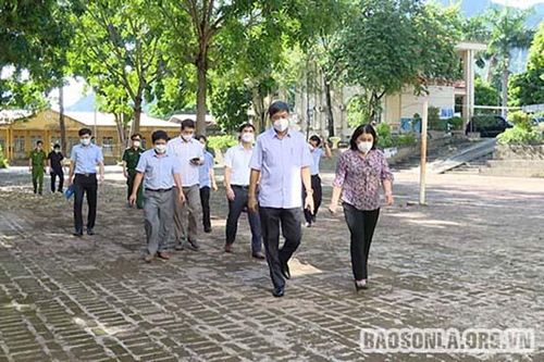 Đồng chí Bí thư Tỉnh ủy kiểm tra phòng, chống dịch Covid-19 tại huyện Phù Yên