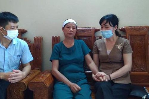 Bộ trưởng Nguyễn Thanh Long chia buồn với gia đình nam điều dưỡng đi chống dịch không thể về chịu tang cha
