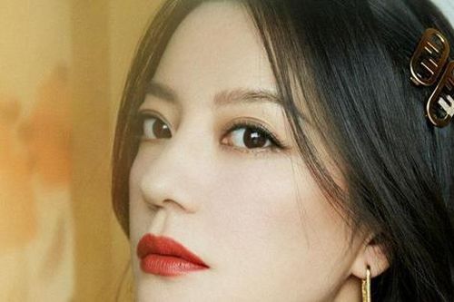 Triệu Vy có động thái mới cực ung dung giữa 'bão thanh trừng', đập tan tin đồn đang ở Pháp