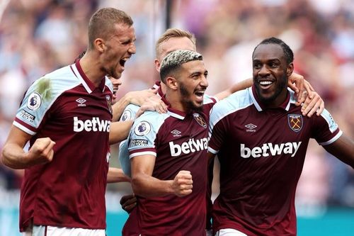 West Ham lên đầu bảng Ngoại hạng Anh