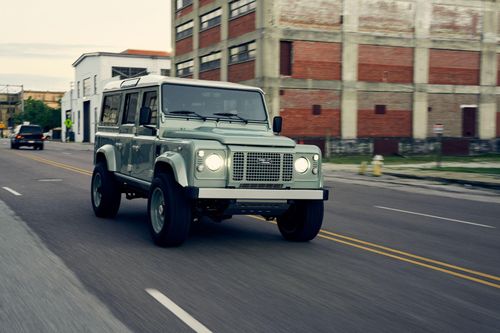 Chiếc Land Rover Defender dáng cổ điển có sức mạnh 650 mã lực
