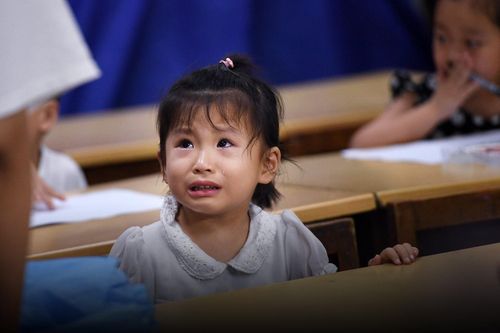 Con 3 tuổi, cha mẹ Trung Quốc đã vội chạy đua thành tích
