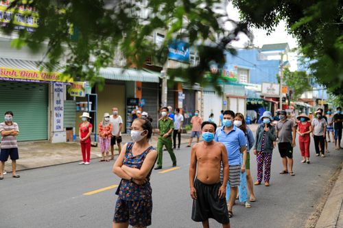Nhiều nơi lúng túng, sợ trách nhiệm khi chi hỗ trợ cho dân nghèo