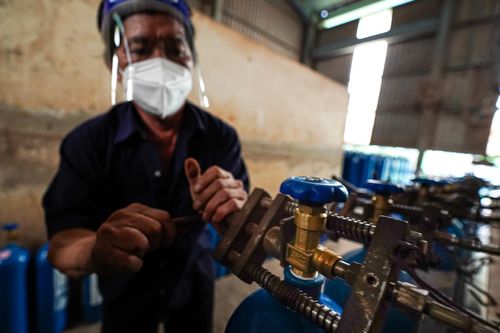 Biến nhà máy thép thành trạm bơm oxy miễn phí tại TP.HCM