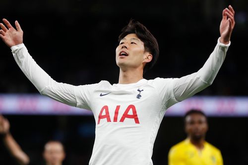 Son Heung-min ghi bàn đưa Tottenham lên đầu bảng