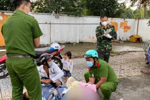 Chiến sĩ trực chốt giúp thai phụ sinh con trên vỉa hè