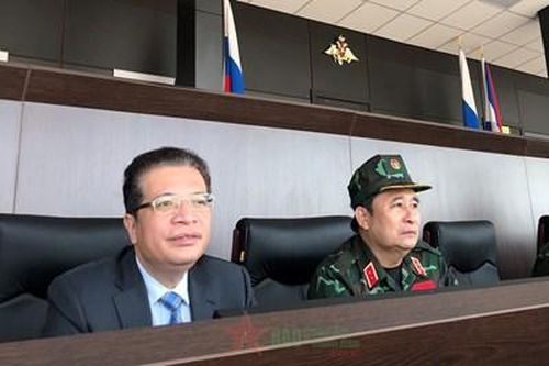 Đại sứ Việt Nam tại Liên bang Nga tới cổ vũ Đội tuyển xe tăng QĐND Việt Nam thi đấu