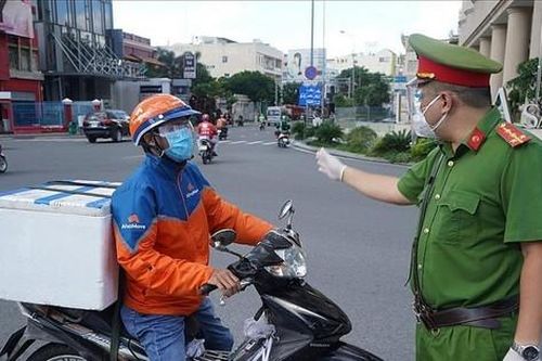 Cho phép shipper hoạt động tại quận huyện 'vùng đỏ' ở TPHCM