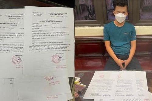 Điều tra vụ thanh niên mang theo 18 giấy đi đường khống