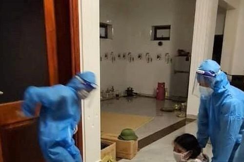 Khởi tố người phụ nữ tự lột quần áo để chống đối đi cách ly