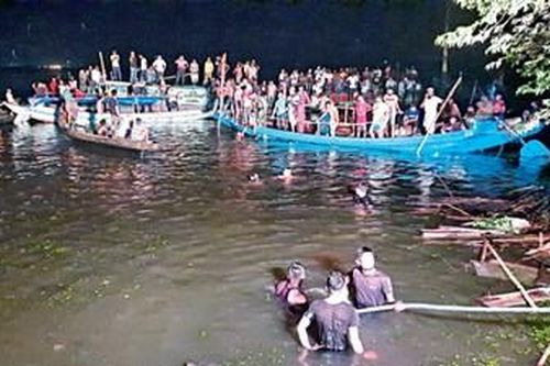 Hai vụ lật thuyền liên tiếp, ít nhất 70 người chết, mất tích