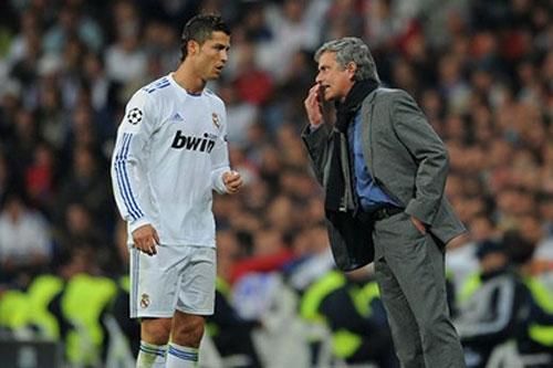 Mourinho nói gì khi MU chiêu mộ Ronaldo?