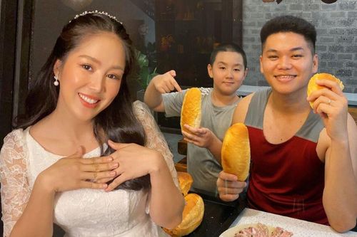 Lê Phương khoe được chồng trẻ làm món ngon mừng sinh nhật giữa mùa dịch