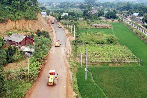 Đẩy nhanh tiến độ thi công đường Phố Mới - Bảo Hà