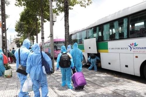 Công an Tây Ninh hỗ trợ người dân tại TP Hồ Chí Minh về quê
