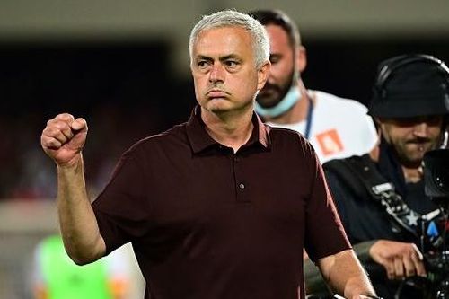 HLV Mourinho giúp Roma bay cao