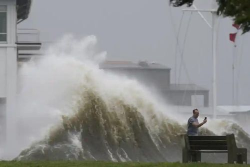 Bão 'quái vật' Ida đổ bộ giữa lúc Mỹ kỷ niệm 16 năm thảm kịch Katrina