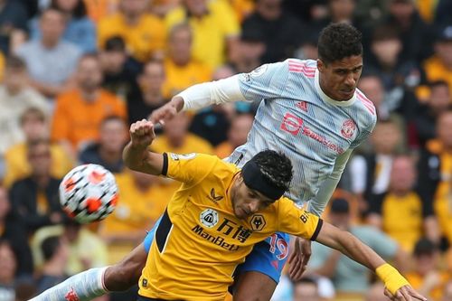 Varane ra mắt MU thuyết phục