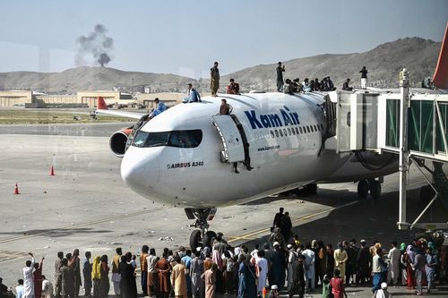 Hàng loạt rocket nã vào sân bay Kabul
