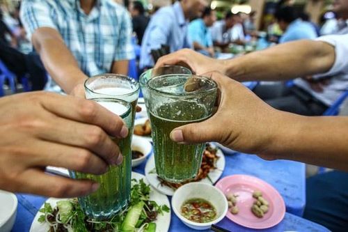 Chèo thuyền trốn khỏi vùng cách ly để đi nhậu