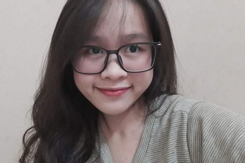 Ở nhà giãn cách, nữ sinh làm gia sư online miễn phí cho trẻ em