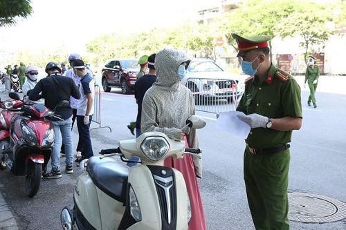 Đủ chiêu trò để 'lách chốt'