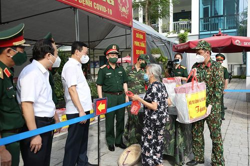 Bộ Tư lệnh Thủ đô Hà Nội - nối dài hoạt động giúp người dân mùa dịch