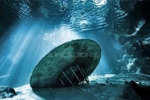 Tiết lộ sốc: UFO trồi lên từ đáy biển khiến con người khó 'bắt'?