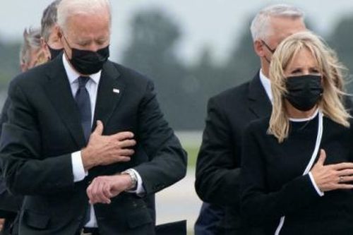 Tổng thống Biden vinh danh lính Mỹ thiệt mạng trong vụ tấn công ở sân bay Kabul