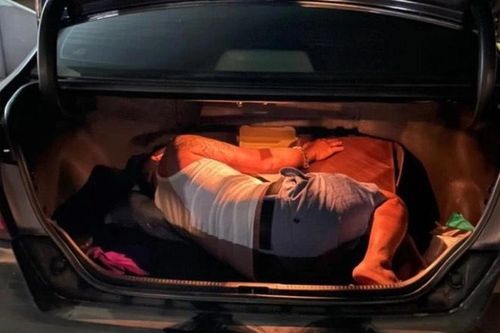 Tuyên Quang: Né chốt kiểm dịch, nam thanh niên trốn trong cốp ô tô