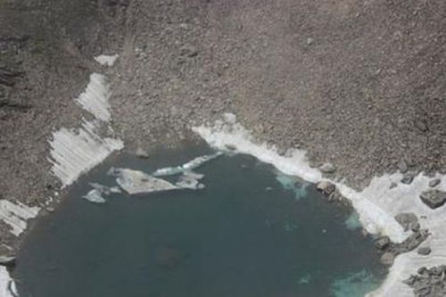 Bí ẩn hồ xương người ngàn năm trên dãy Himalaya