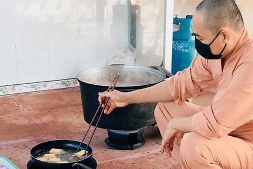 Những suất cơm chay miễn phí của sư thầy