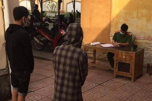 Đang bị phong tỏa, hai nam thanh niên vẫn chèo thuyền trốn đi ăn nhậu