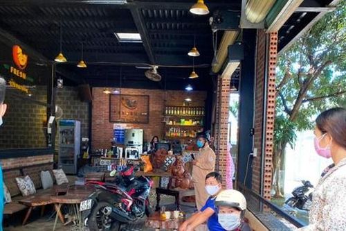 Uống ly cà phê, khách phải nộp 2 triệu đồng