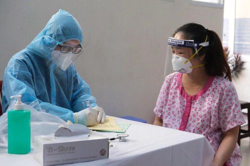 Bệnh viện lên tiếng việc thai phụ và người nhà xếp hàng dài chờ tiêm vắc xin