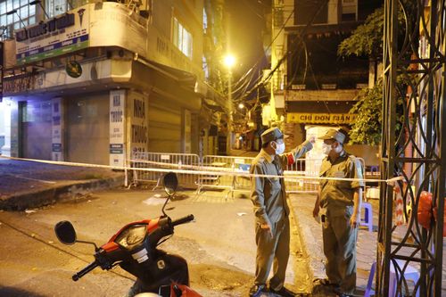 Hà Nội: Lực lượng chức năng thâu đêm bảo vệ an toàn cho dân