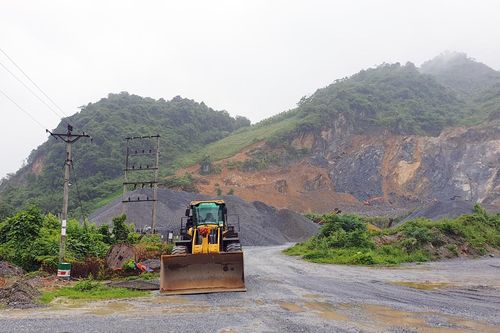 Tạm dừng hoạt động khai thác khoáng sản tại mỏ đá Bản Cầm, xã Bản Cầm, huyện Bảo Thắng