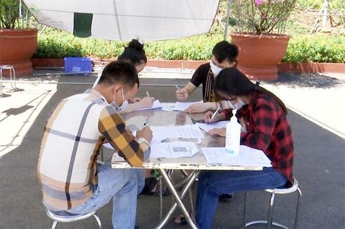 Mai Sơn: Phát hiện xe ô tô chở 3 người trở về từ vùng dịch