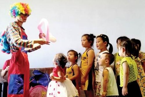 Đời sống Mang tiếng cười đến trẻ thơ