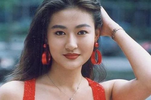 Bà hoàng 18+ bị mẹ ép dấn thân vào công nghiệp 'nóng' năm 15 tuổi, điên dại vì yêu cha nuôi giàu có và cái kết bi thảm