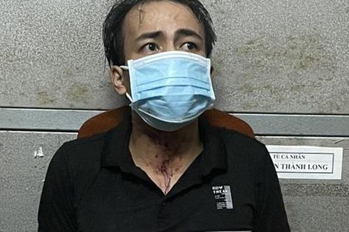 Hành động tàn nhẫn của gã thợ cơ khí khi phát hiện người yêu 19 tuổi mới nhắn tin chia tay đã dẫn bạn trai mới về phòng