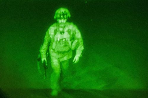 Thiếu tướng Donahue là người lính Mỹ cuối cùng lên máy bay rời Afghanistan