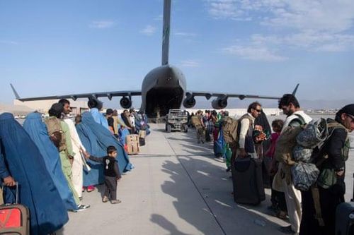 Rò rỉ tài liệu cho thấy Mỹ để ngỏ cửa sân bay Kabul bất chấp hiểm nguy