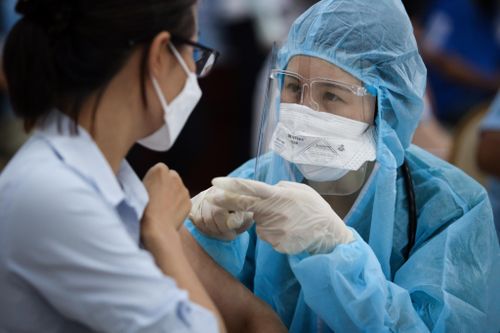 Chủ tịch Hà Nội yêu cầu đẩy nhanh tiến độ tiêm vaccine