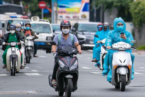Đường phố TP.HCM đông đúc giờ cao điểm