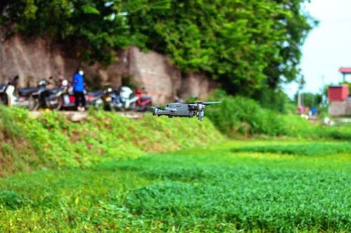 Huyện Mê Linh: Sử dụng flycam giám sát người dân thực hiện giãn cách xã hội