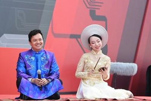 Cuộc thi chứ không phải là liên hoan