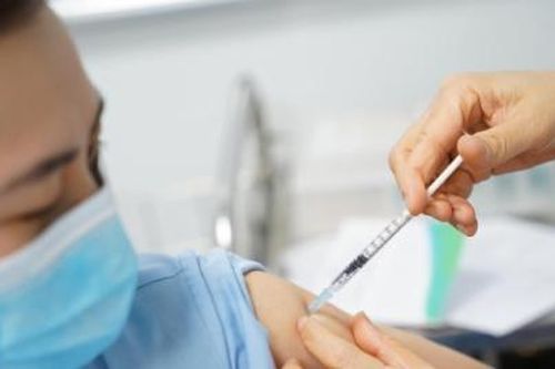 Đã tiêm đủ 2 mũi vắc xin COVID-19, tiêm thêm mũi 3 nếu có điều kiện được không?