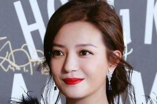 Triệu Vy lên tiếng giữa bão scandal