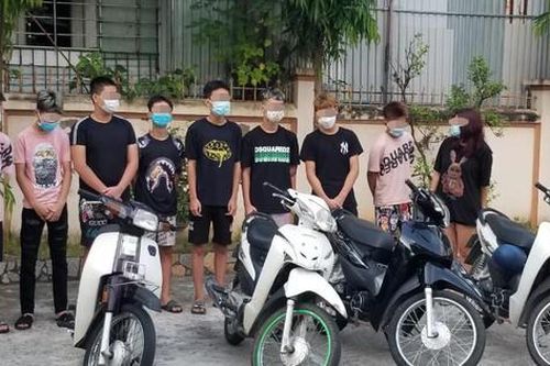 Nhóm 'choai' rủ nhau thông chốt vì lâu ngày không gặp